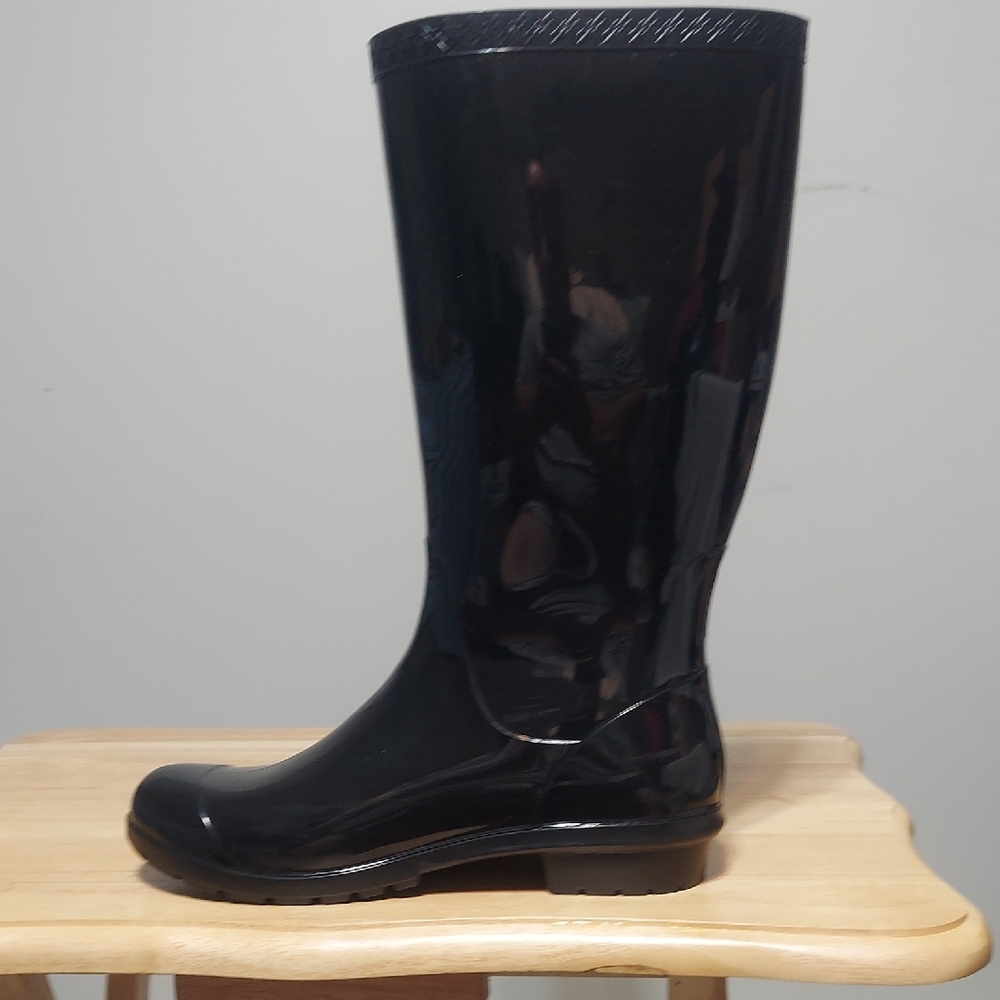 UGG Shaye Black Glossy Waterproof Tall Rain Boots Women's Size 8 Sheepskin EUC - Picture 6 of 12